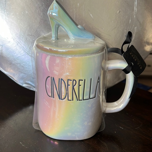 Rae Dunn Cinderella Holographic Mug with cover - Picture 1 of 6